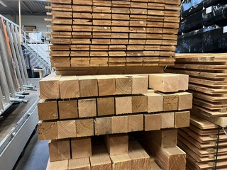 Ca. 34x Douglas 120x120x2500mm bezaagd